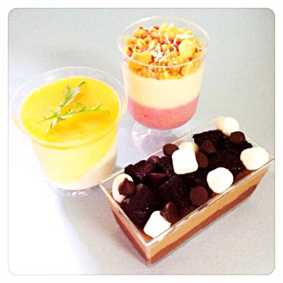 Snapdishの料理写真:All about mousse😊 (Mango-yogurt, strawberry-white chocolate, Milk&dark chocolate)|Sweet Actuallyさん