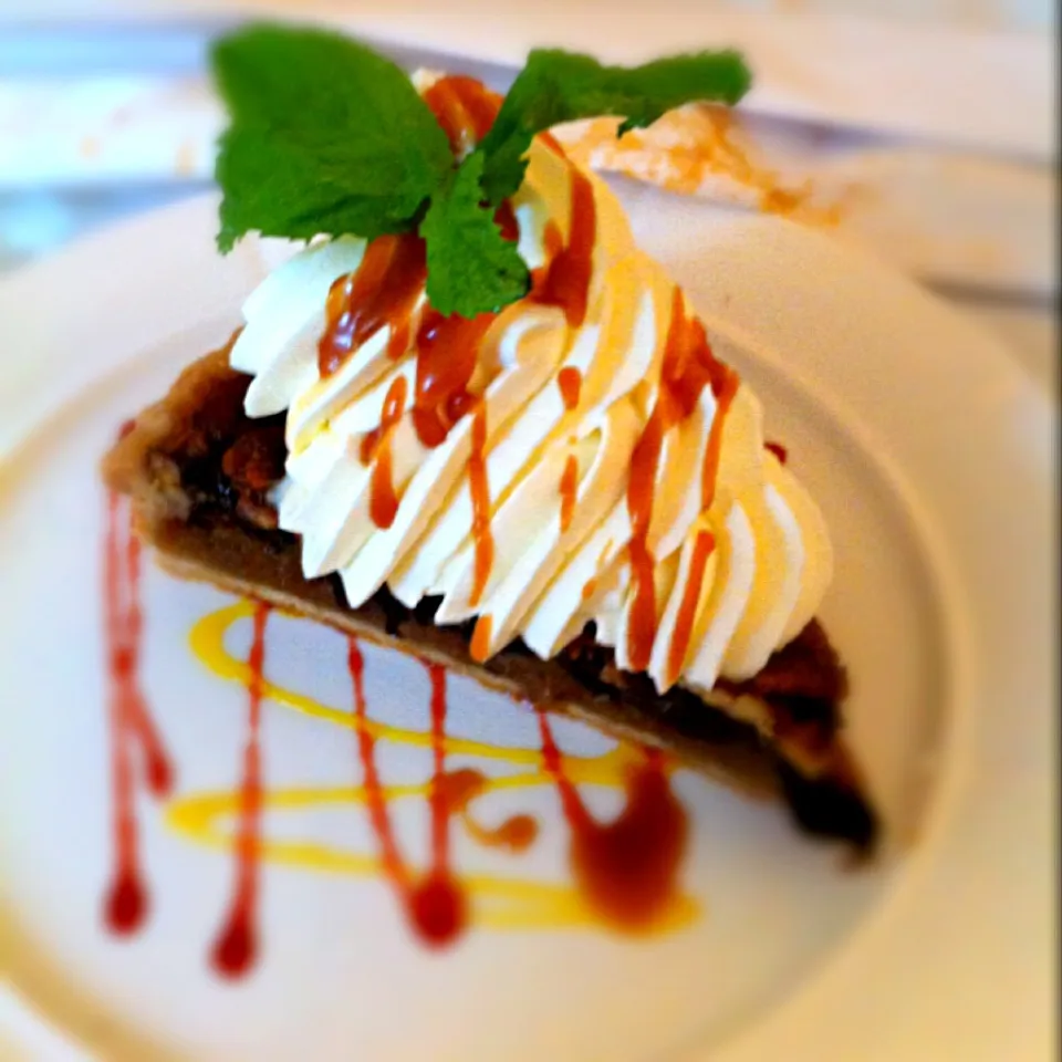 Snapdishの料理写真:Bourbon Pecan Pie|nicholas manolisさん