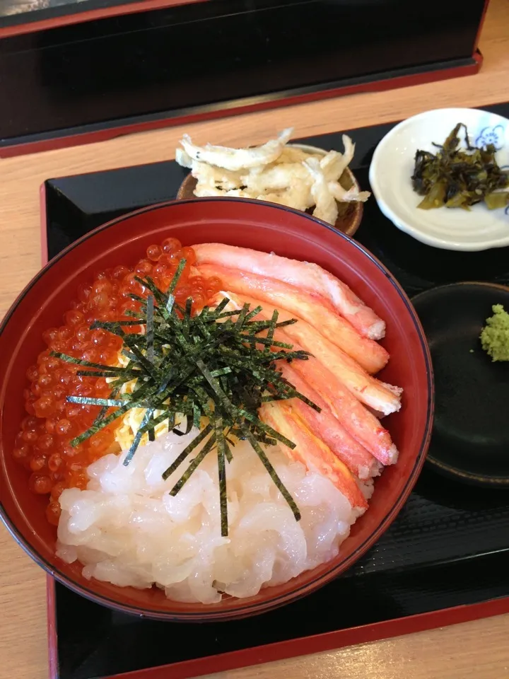 白エビ 蟹 いくら 三色丼|MaOさん