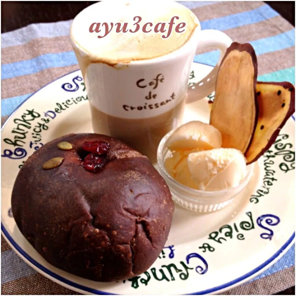 Snapdishの料理写真:クランベリークリームチーズチョコベーグル|ayu3cafeさん