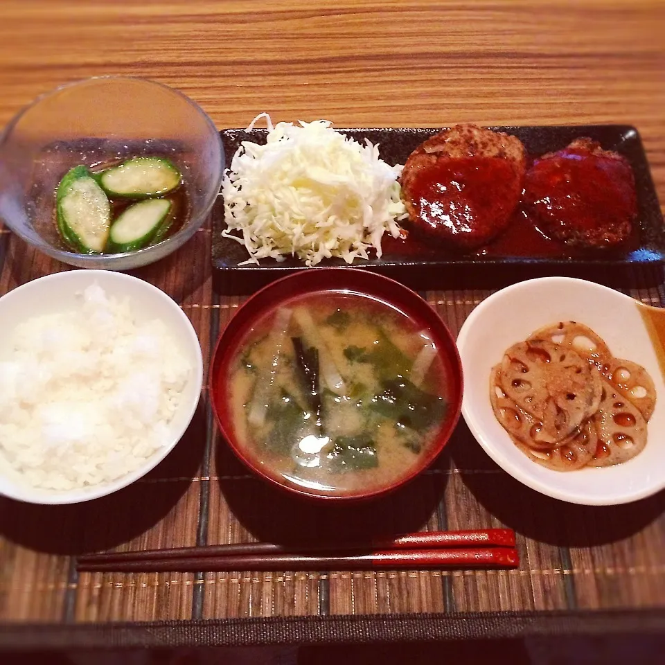 ハンバーグ、きゅうりの浅漬け、蓮根のキンピラ|はるさん