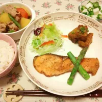 Snapdishの料理写真:鮭のムニエル♪厚あげの照り焼き☆肉じゃが☆オクラと長芋の和え物(^^)|まゆみさん