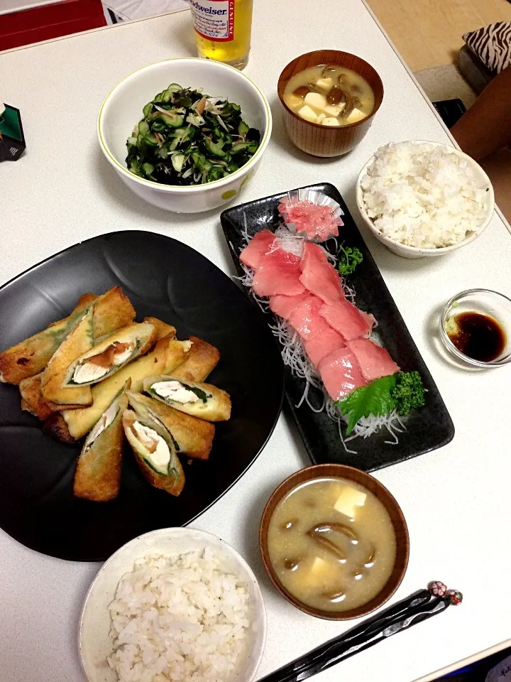 ササミチーズ春巻きとわかめときゅうりの酢の物、なめこと豆腐のお味噌汁|yurikaさん