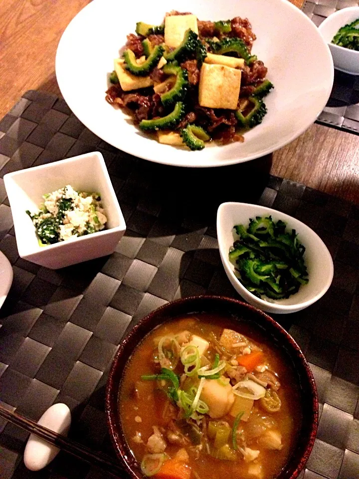 ゴーヤと牛肉の焼肉のタレ炒め🐮ゴーヤの塩昆布和え🌿ほうれん草の白和え🍀豚汁🐷|まみりんごさん