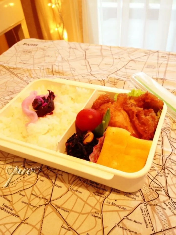 Snapdishの料理写真:6/4 男子高校生弁当 唐揚げ弁当 なのにお弁当持って行くの忘れた息子😱パパ弁当に変更|ピロさん