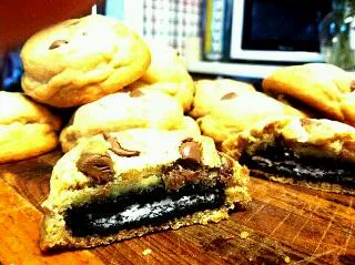 Oreo Stuffed Chocolate Chip Cookies🍪|cassieさん