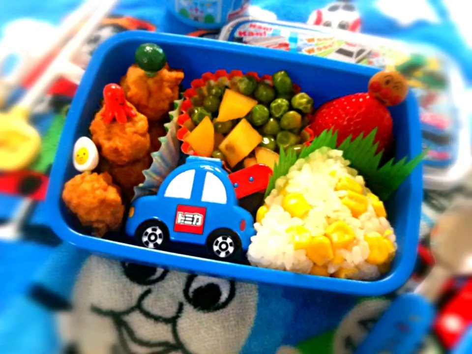 [Bento] Rice with Corn, Green Bean & Potato, Fries Chicken & Toufu, Strawberry ❤❤|keikeilimさん