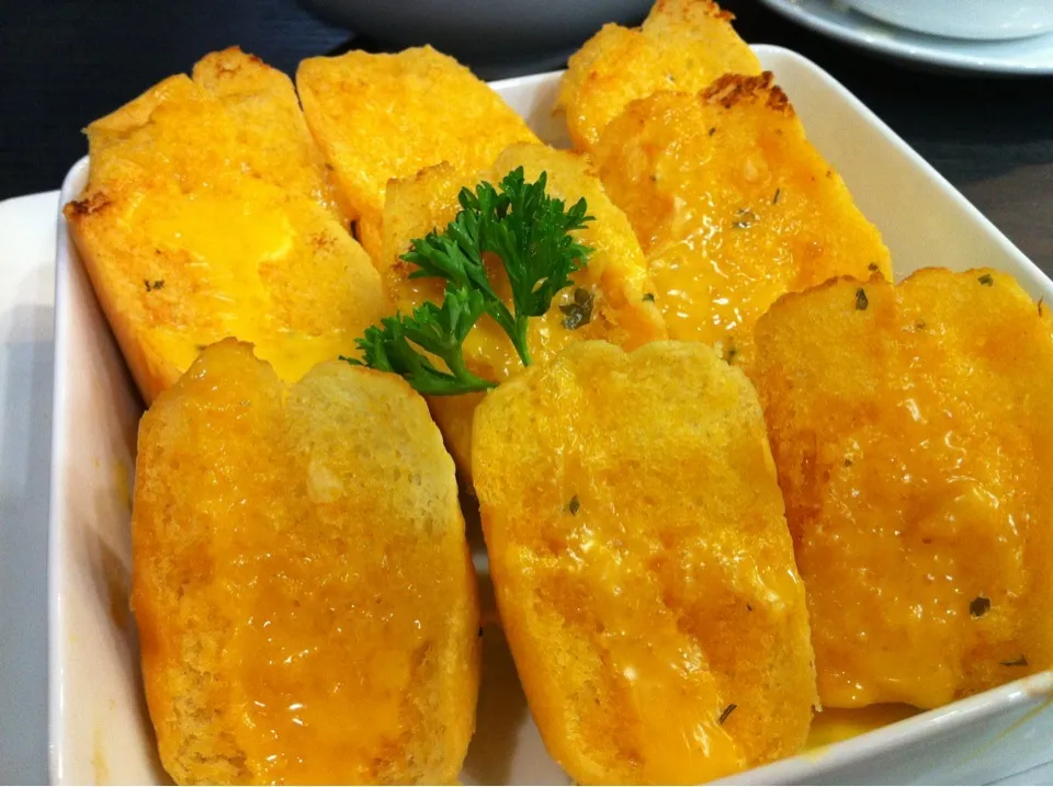 Garlic bread with cheddar cheese|Saranya R.さん