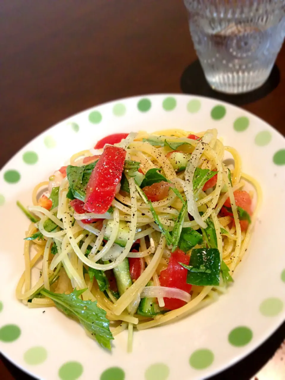 Snapdishの料理写真:トマトときゅうりと水菜の冷製パスタ|塩田 ゆい子さん