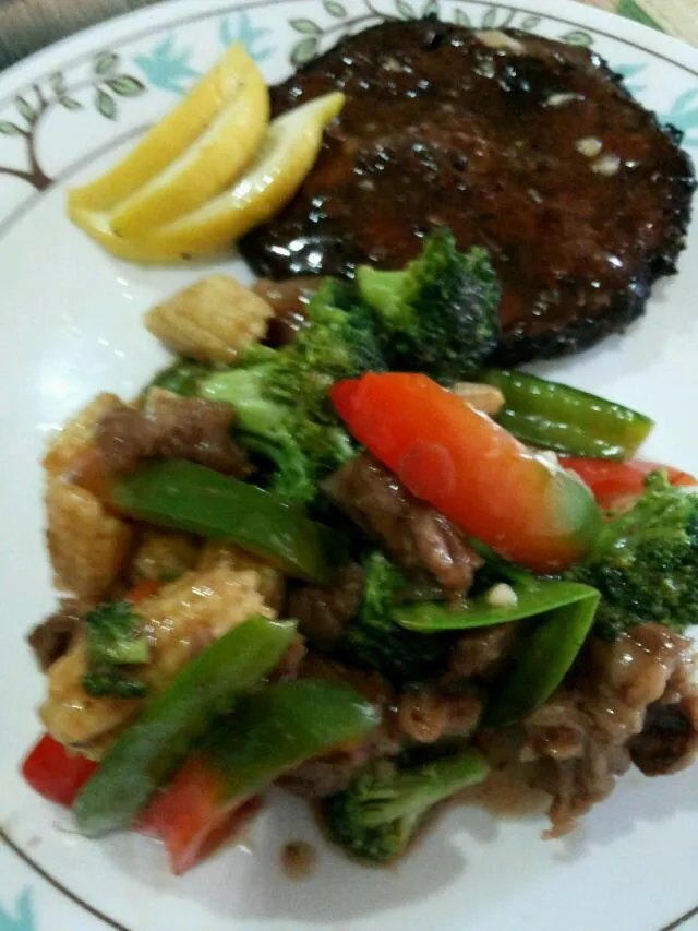 Beef  broccoli w/youngcorn sauce & fish steak in lemon sauce..|cynthia reyesさん