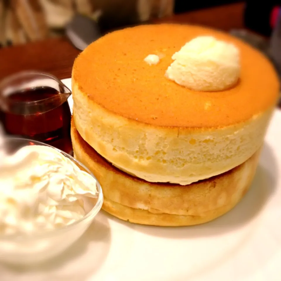 スフレパンケーキ  生クリームトッピング♪|ヒロリンさん