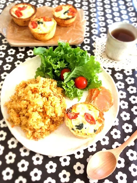 スモークサーモンのキッシュと、カレーピラフ*|ミナさん