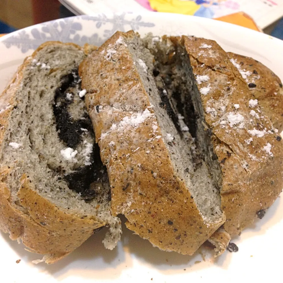 Brioche filled sesame|Lauraさん