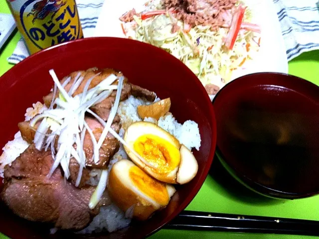 チャーシュー丼としいたけのお吸い物とツナサラダ|sigiさん