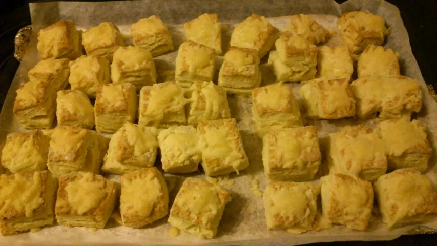 Snapdishの料理写真:mini cheese scones|Judy huさん