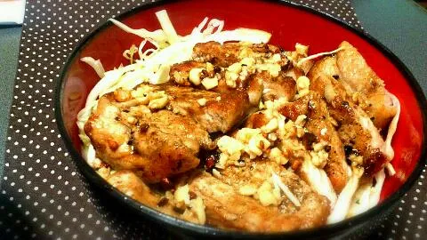 男のトンテキ丼|たれぞうさん