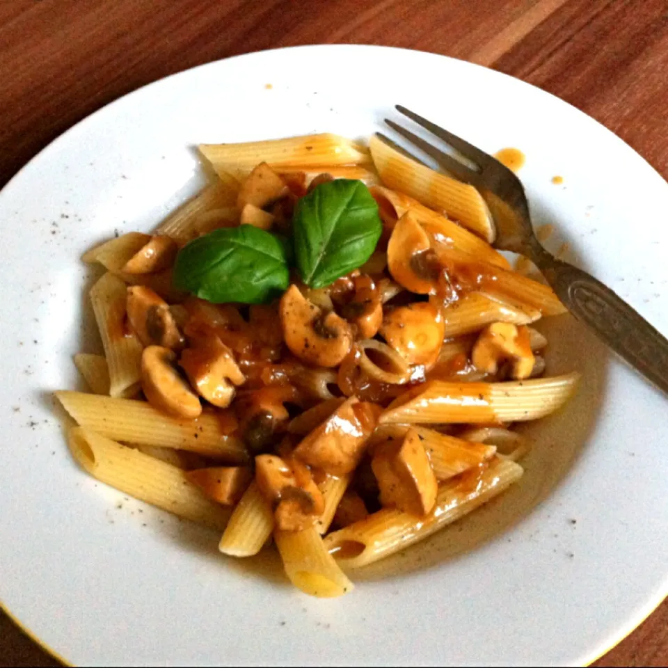 Snapdishの料理写真:Pasta with Mushroom-Sauce|wiwi mrgさん