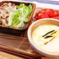 Snapdishの料理写真:豚にんにくポン酢丼、かぼちゃの冷製スープ|miu-k.さん