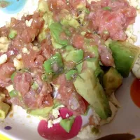 Snapdishの料理写真:糖質ダイエットに♪マグロの叩きとアボカドの豆腐丼♡|はるかさん