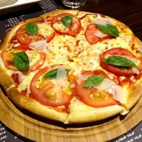 Snapdishの料理写真:Margarita pizza|😜🍟🍘🍚🍣💂🍝i like to eatさん