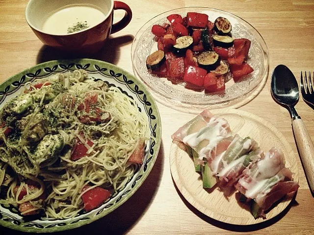 久々の洋食  トマトとアボカドの冷製パスタ|りささん