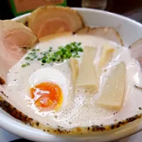 Snapdishの料理写真:ホイップ感たっぷりのチャーシューラーメン 塩トンチキ（とんこつ＋鶏だし）|kouさん