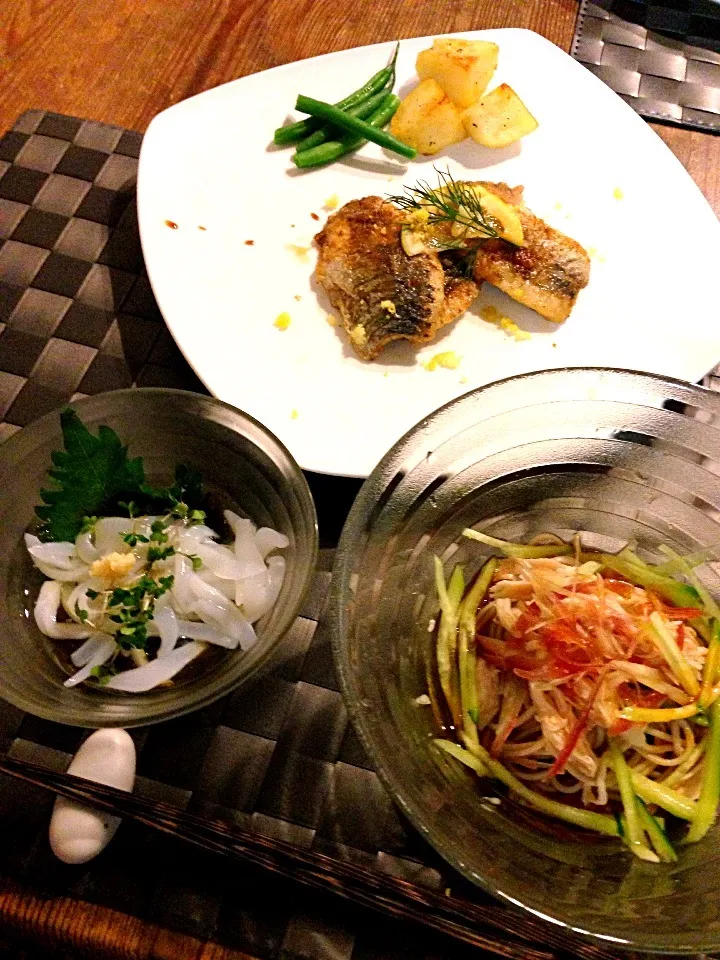 Snapdishの料理写真:初夏のさっぱりメニュー🍀鯵のムニエル🐟レモン醤油🍋もずくイカ素麺、ササミとミョウガ、きゅうりの冷やし蕎麦🌿|まみりんごさん