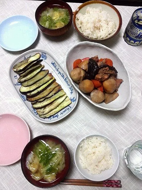 Snapdishの料理写真:今夜の食卓★鶏肉と里芋のこっくり煮･焼きナス|ちはるさん