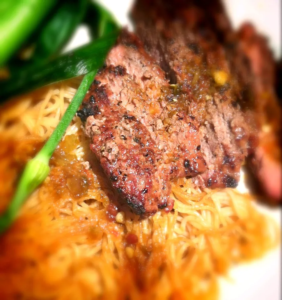 Grilled beef, fried noodles and garlic scapes|Peter Simonさん