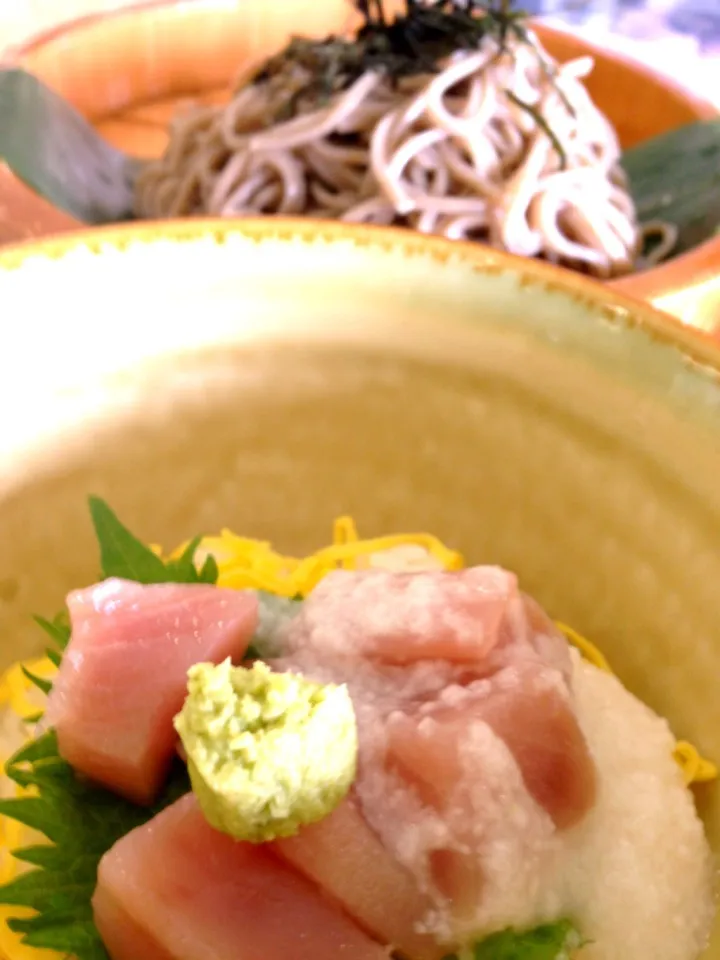 Snapdishの料理写真:ざるそばとマグロとろろ丼|tetsuさん