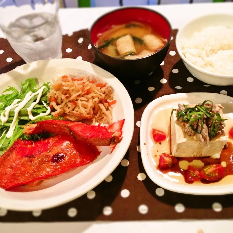 カレイのみりん漬け♥水菜サラダ♥切り干し大根♥冷しゃぶ乗せ中華風冷や奴♥もやしとわかめの味噌汁|あねらさん