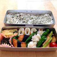 Snapdishの料理写真:鮭、エビシュウマイ弁当|かおちさん