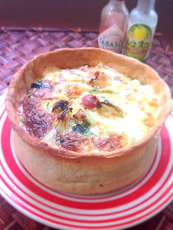 Snapdishの料理写真:Quiche of Spring onions & spinach🌸お花の新玉ねぎとほうれん草のｷｯｼｭ|🌈Ami🍻さん