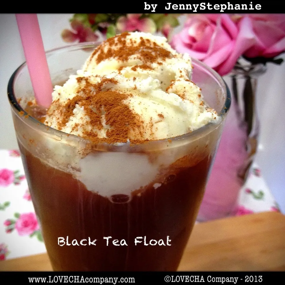 Snapdishの料理写真:Black Tea Float|LovechaCompanyさん