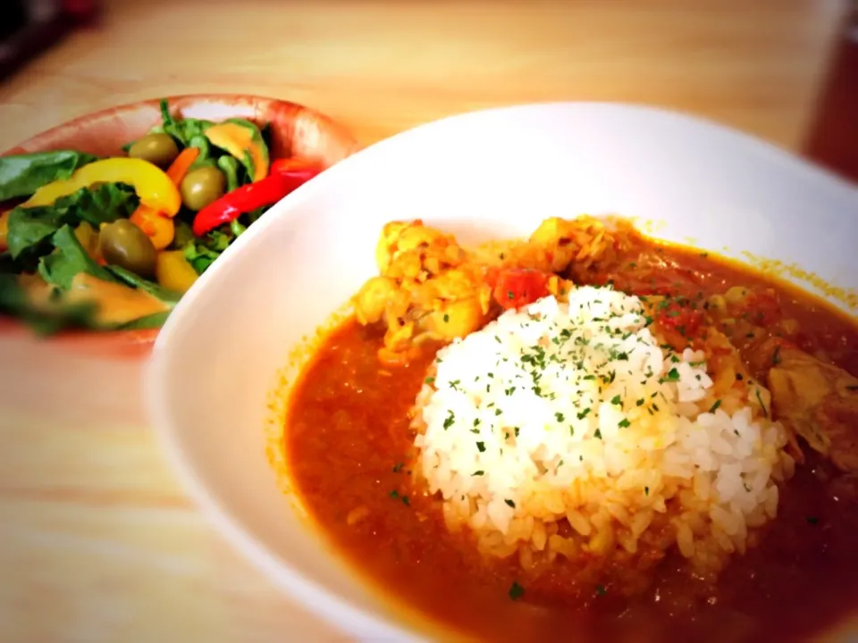 バターチキンカレーと手作りピクルス入りサラダ|みきさん