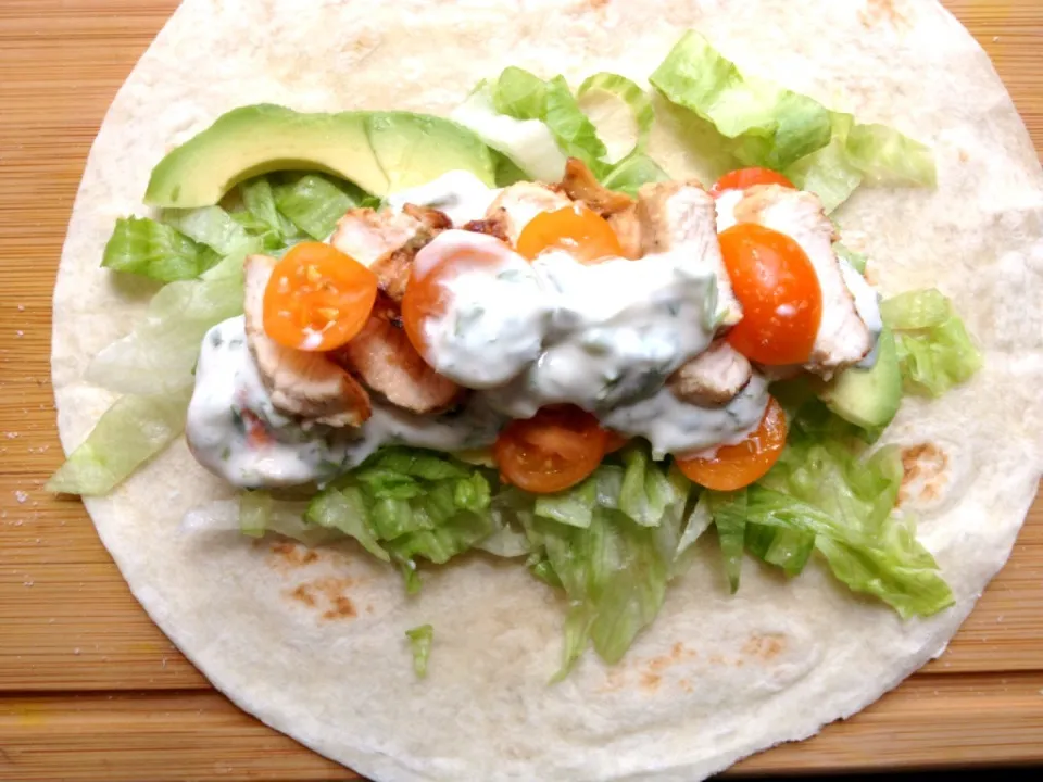 Grilled chicken with avocado salad wrap (herb yogurt dressing)|12Dragonさん