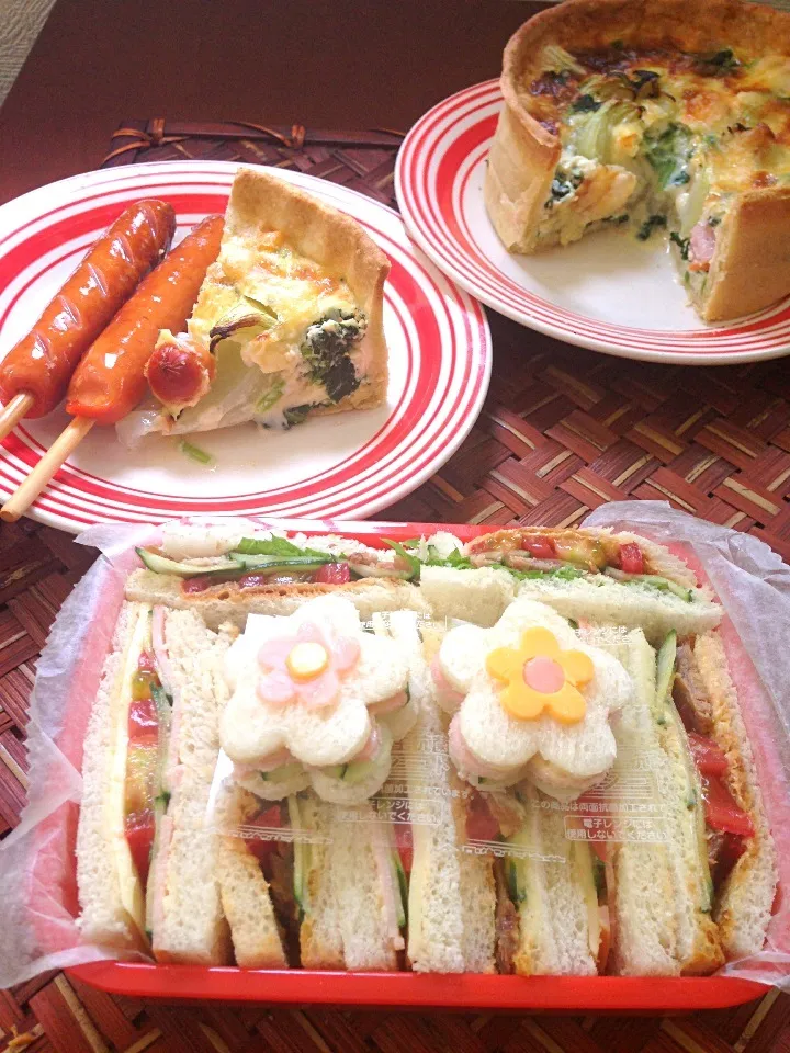 Quiche and sandwich of the flower🌸花のｻﾝﾄﾞｲｯﾁとｷｯｼｭ|🌈Ami🍻さん