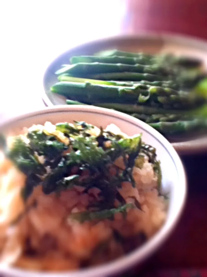 【実家飯】タケノコご飯と茹でアスパラ|むつさん