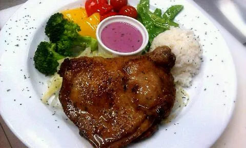 pan fried boneless chicken leg with cranberry yogurt.......yum yum|廖耀鳴さん