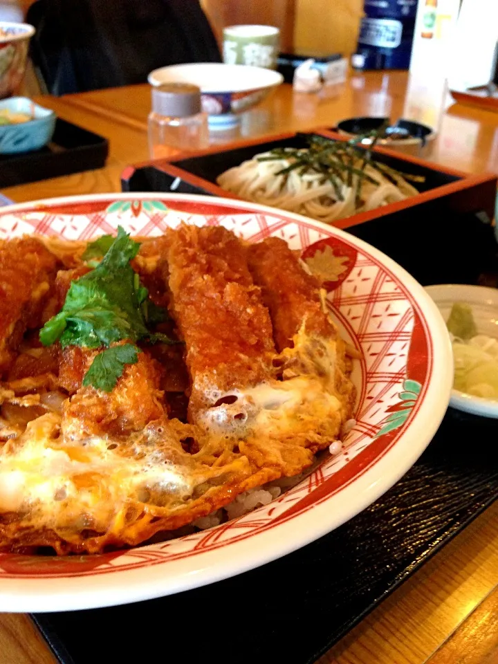 鶏カツ丼と蕎麦のセット。|tetsuさん