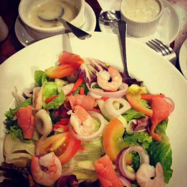 smoke salmon and prawn salad|joey limさん