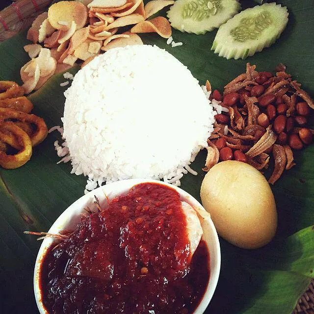 Nasi lemak with sambal prawn and squid|joey limさん