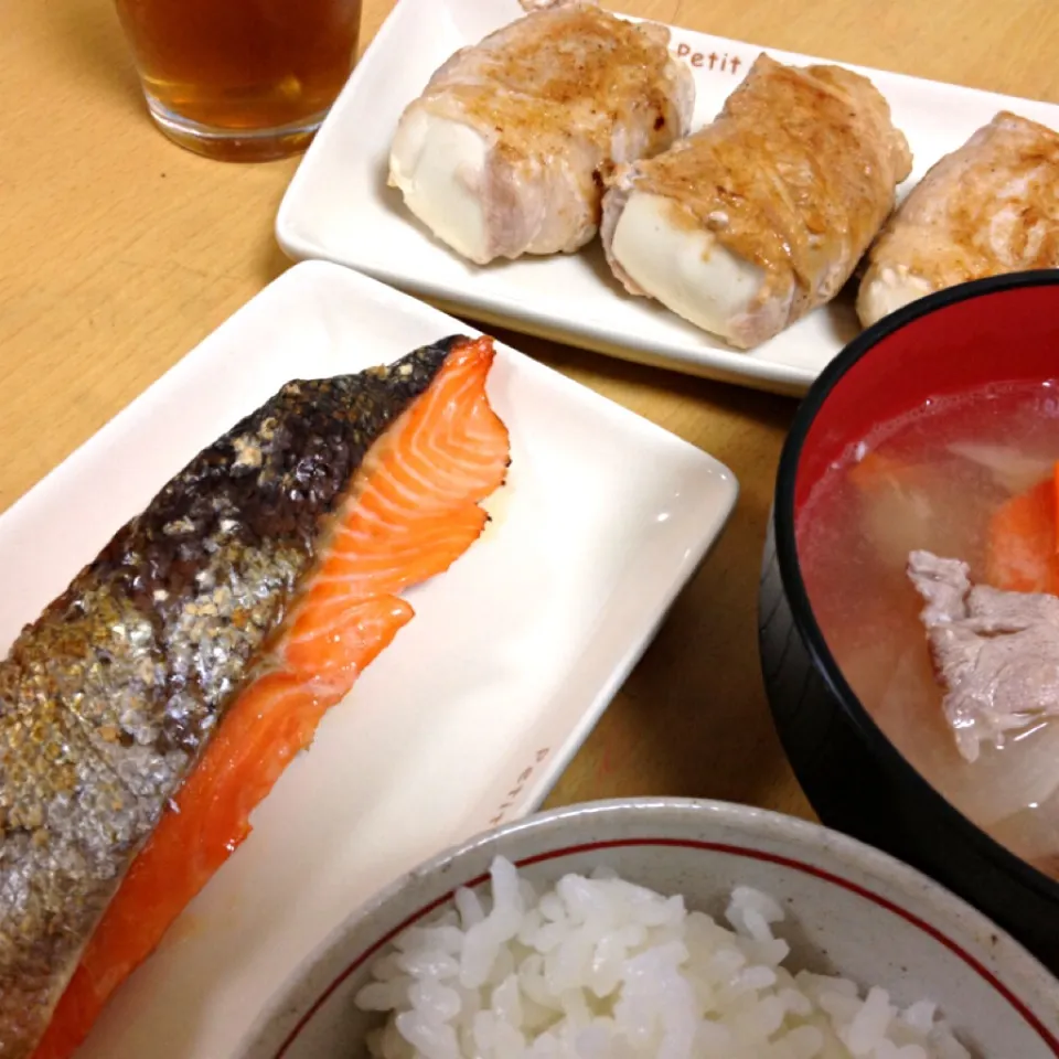 豆腐の豚肉巻き  鮭の塩焼き  豚汁|りつ(*≧艸≦)さん