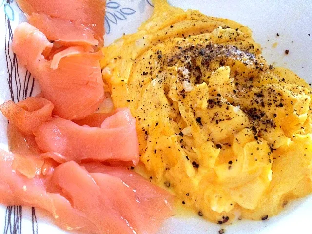 Smoked salmon and scrambled eggs.|Ong Sor Fernさん