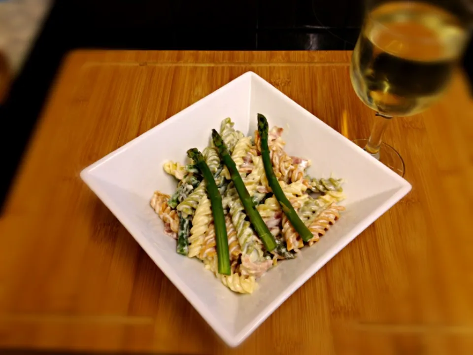 Fusilli with carbonara sauce and asparagus|Steve Pountneyさん