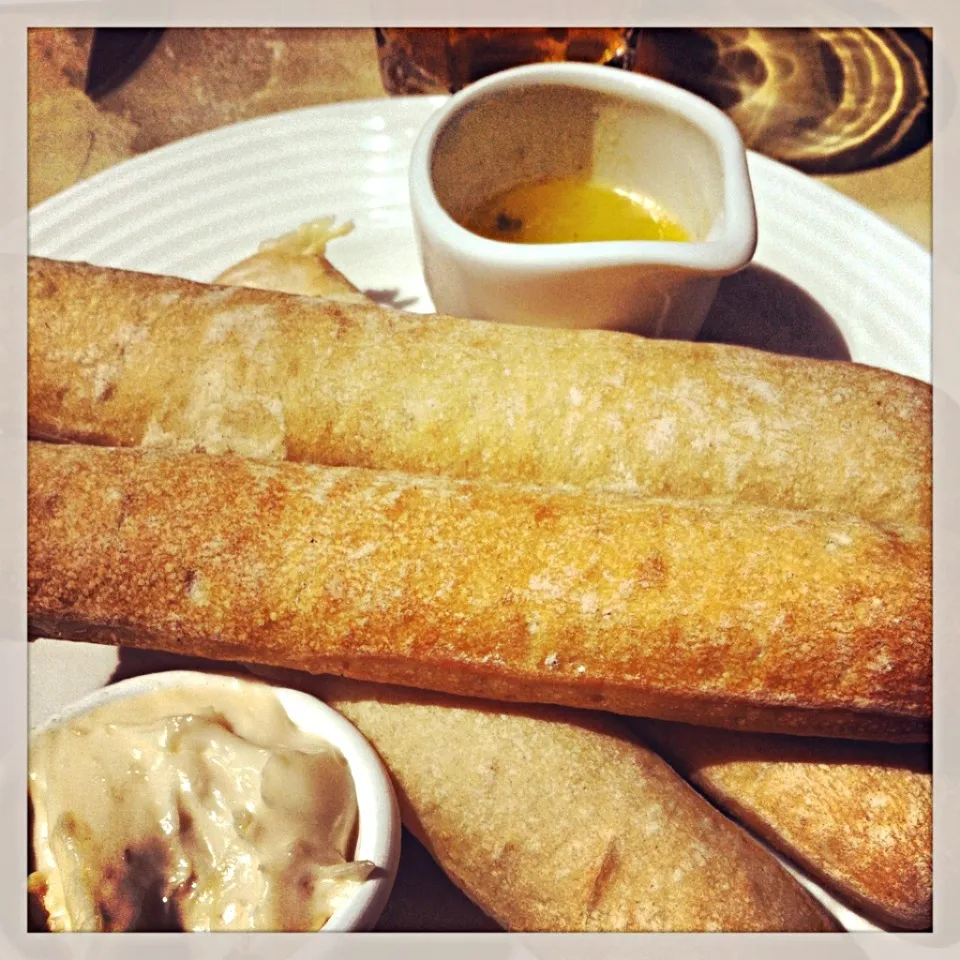 Bread sticks with garlic oil and garlic butter|🍓Jolejo🍓さん