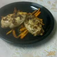 Organic chicken breast sauteed with shallots, garlic & rosemary with sweet potato fries in Rosemary/garlic butter|Lisa Gilbertさん