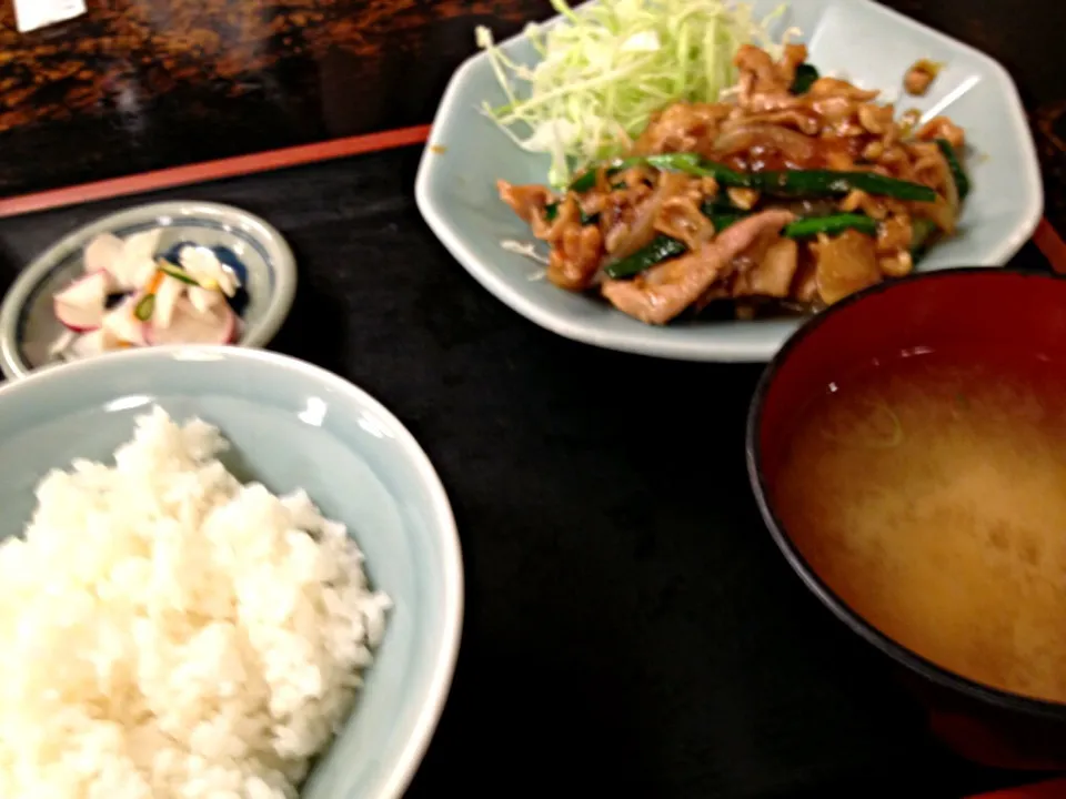 営業マンの昼ごはん  焼肉定食|ぽんたさん