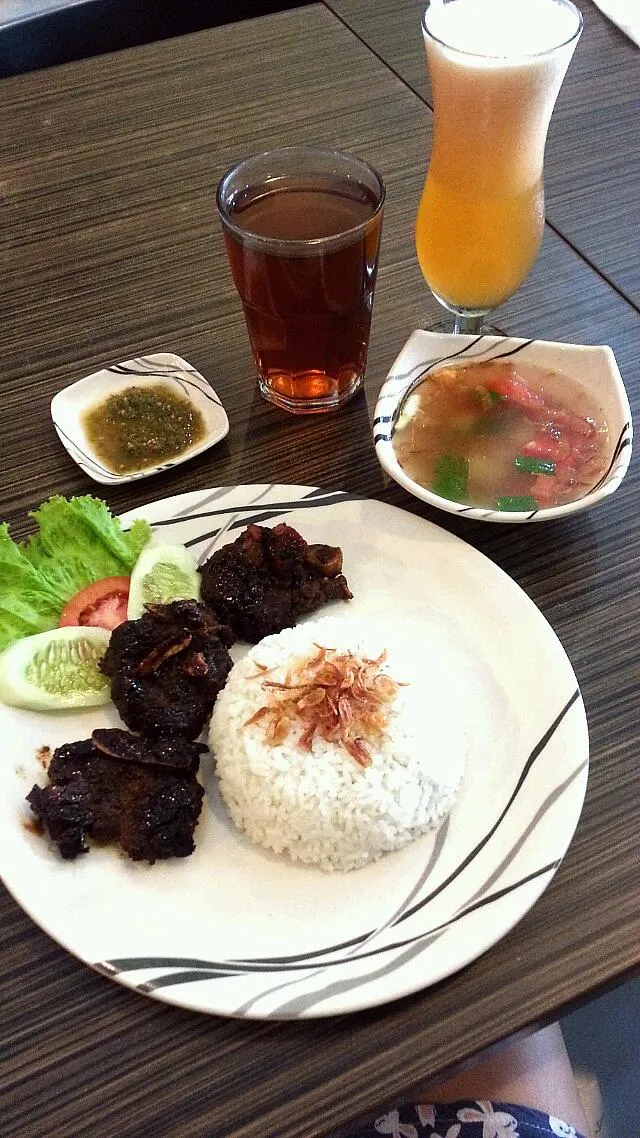 Snapdishの料理写真:sop buntut bakar|josieさん