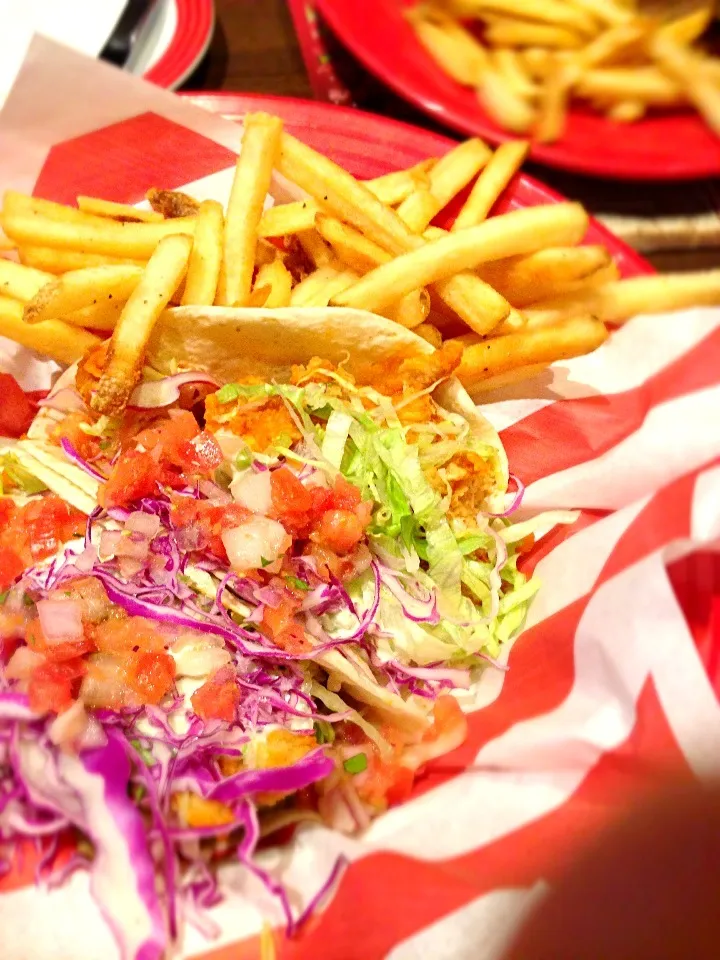 Snapdishの料理写真:Buffalo chicken taco|PhUnGさん